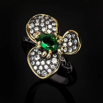 EXQUISITE EMERALD FLOWER RING