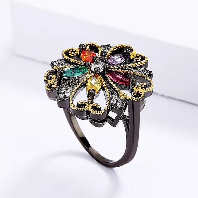 EXQUISITE VINTAGE PALACE RING