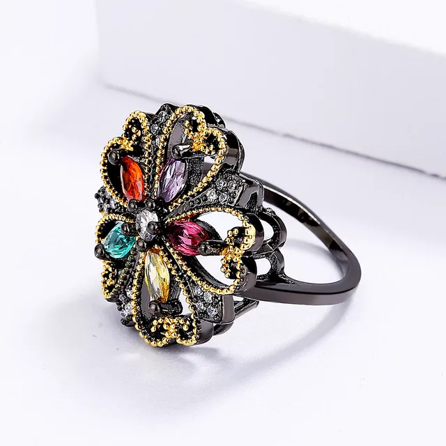 EXQUISITE VINTAGE PALACE RING