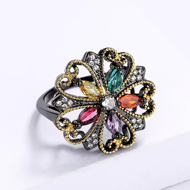 EXQUISITE VINTAGE PALACE RING