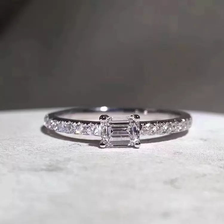 ELEGANCE ZIRCON RING