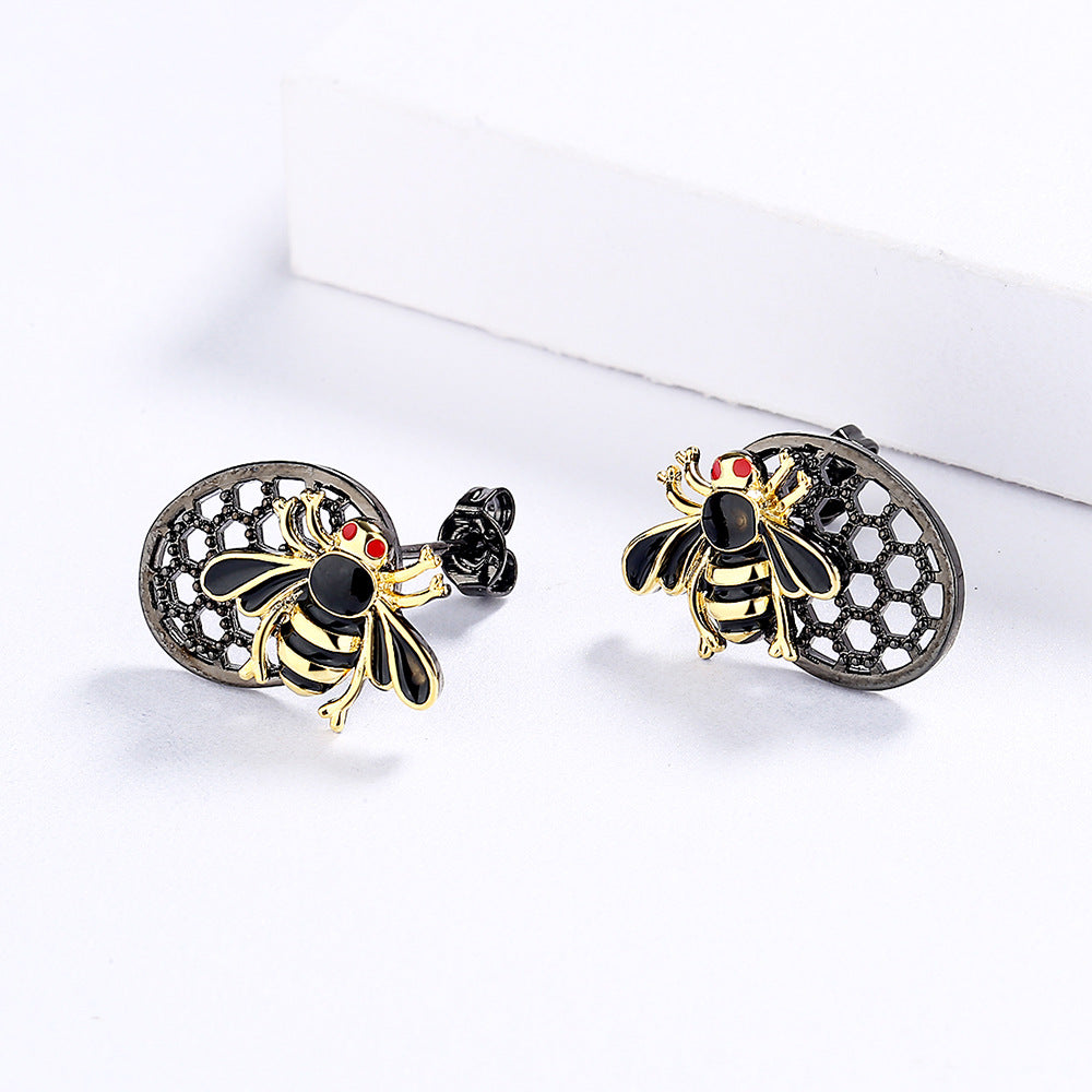 HOLLOW BEE EARRINGS