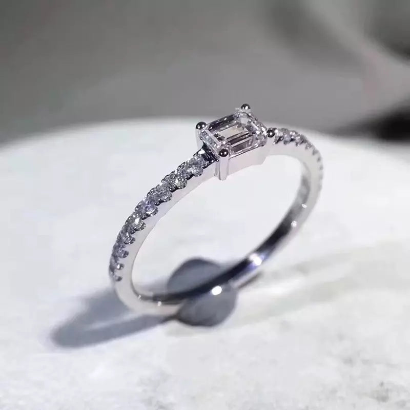 ELEGANCE ZIRCON RING