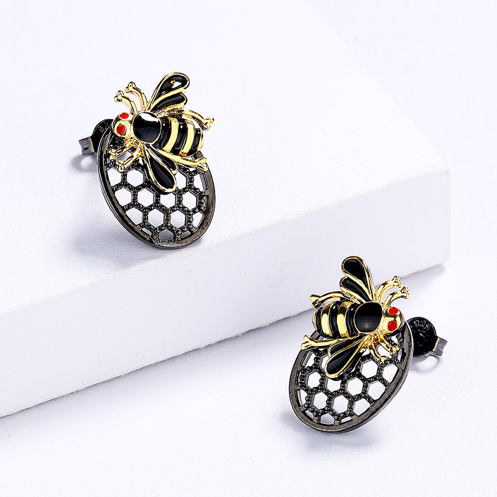 HOLLOW BEE EARRINGS